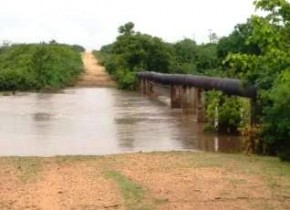 A tubulação foi levada pela força das águas na noite da última sexta-feira.