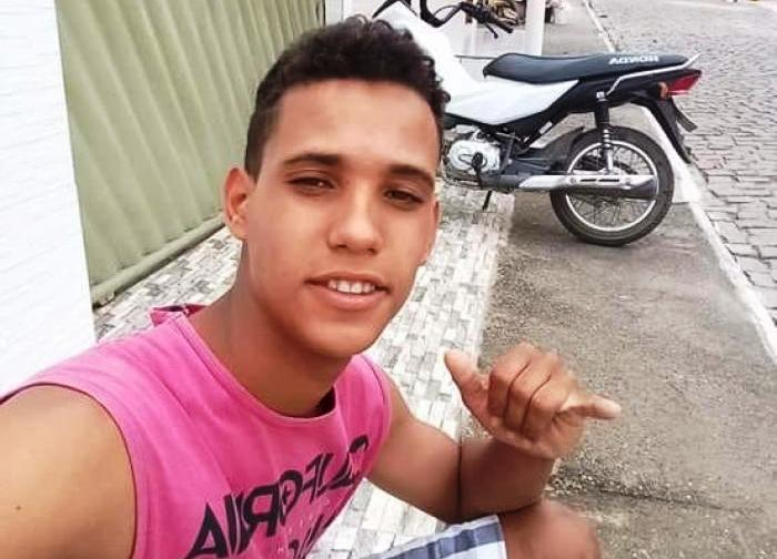 Jovem Ã© morto a pauladas depois de participar de festa de paredÃ£o; suspeitos foram presos (atualizada)