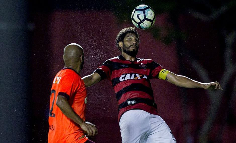 Caíque brada contra torcida e Wallace resume: ‘fomos crianças’