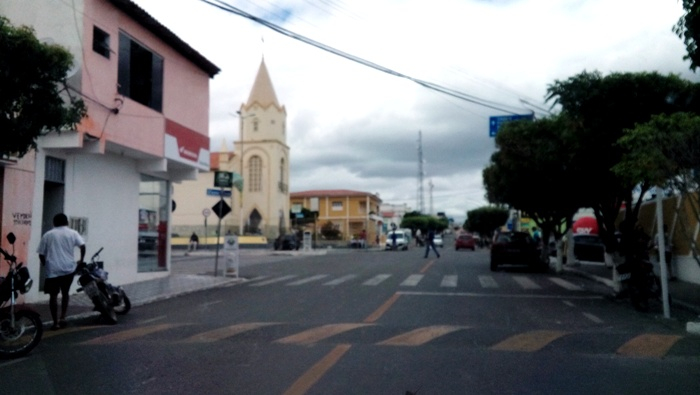 Asfalto da BA 120 trecho Santaluz/Queimadas e os centros da cidades de Santaluz, Queimadas e Retirolândia estão concluídos; garante construtora Augúrio