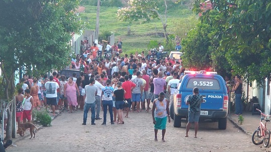 Resultado de imagem para Primas de 2 e 12 anos morrem apÃ³s serem atropeladas por carro