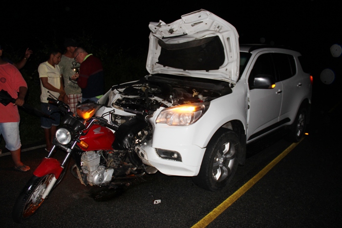 CoitÃ© â€“ Acidente envolvendo carro e motocicleta mata casal na BA 409