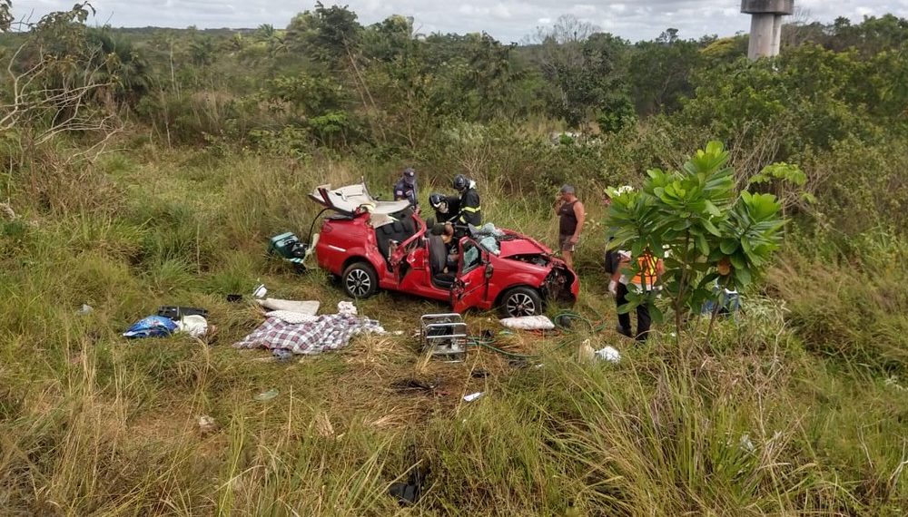 Mãe e filho morrem em colisão frontal em Camaçari; outras três pessoas ficaram feridas