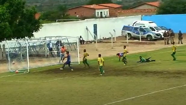 Chute de capitão da seleção de futsal atinge os 114km/h e